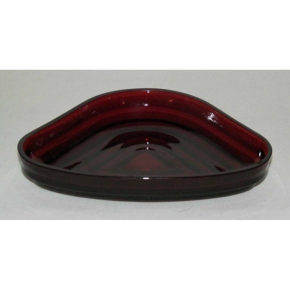 Anchor Hocking MANHATTAN Horizontal Ribbed Ruby Red Triangular Relish Insert - Picture 1 of 2